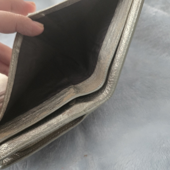 Abbey Gucci Compact Wallet - Picture 7 of 17